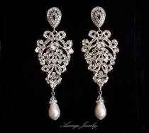 wedding photo -  silver crystal earrings, wedding earrings, rhinestone & pearl earrings, bridal earrings, chandelier earrings, vintage wedding earings pearl