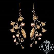 wedding photo -  Floral earrings with Czech crystal, white flowers, golden leaves and pearl beads. Best match with hair vine #amkjewelsvine1 ⠀ ▶️ Earrings - #amkjewelsearrings ▶️ Gold earrings - #amkjewelsgearrings ▶️ Floral earrings - #amkjewelsfloralearrings ▶️ Set of b
