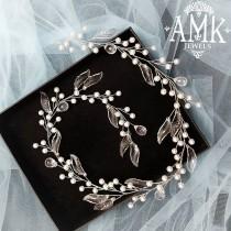 wedding photo -  Very long hair vine with pearl beads and transparent leaves and crystals. Silver plated wire premium quality. MEASUREMENT Approx. 24" long ⠀ ▶️ Hair vines - #amkjew