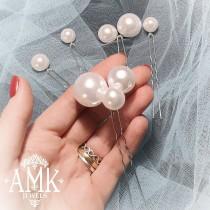 wedding photo -  Bridal hair pins different sizes. This set is very versatile so you can use one or two hair pins. MEASUREMENT Approx. 8-16 mm ⠀ ▶️ Hair pins - #amkjewelshairpins ▶️ White color - #amkjewelswhite ⠀ 