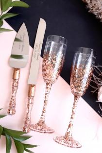 wedding photo - personalized wedding glasses and cake server set Toasting flutes gold bride and groom Champagne glasses Wedding flutes and cake set of4