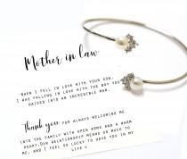 wedding photo - Mom gift from daughter Mother in law gift step mom bonus mom mother of the Groom wedding gift fresh water pearl bracelet mother bride gift