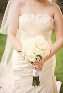 wedding photo - العثور على باقة الزفاف