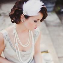 wedding photo - Glamorous 1920's Wedding Bridal Hairstyle with Vintage White Feather and Pearls Wedding Hair Clip / Comb 