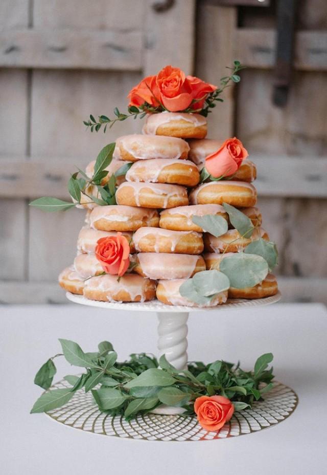 10 Delicious Doughnut Displays For Your Wedding - Weddbook Doughnut Cake