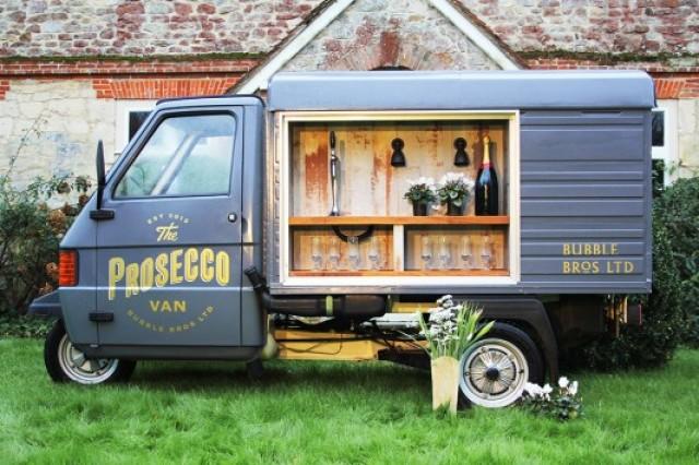 Festival Brides Love: The Bubble Bros Prosecco Van - Weddbook