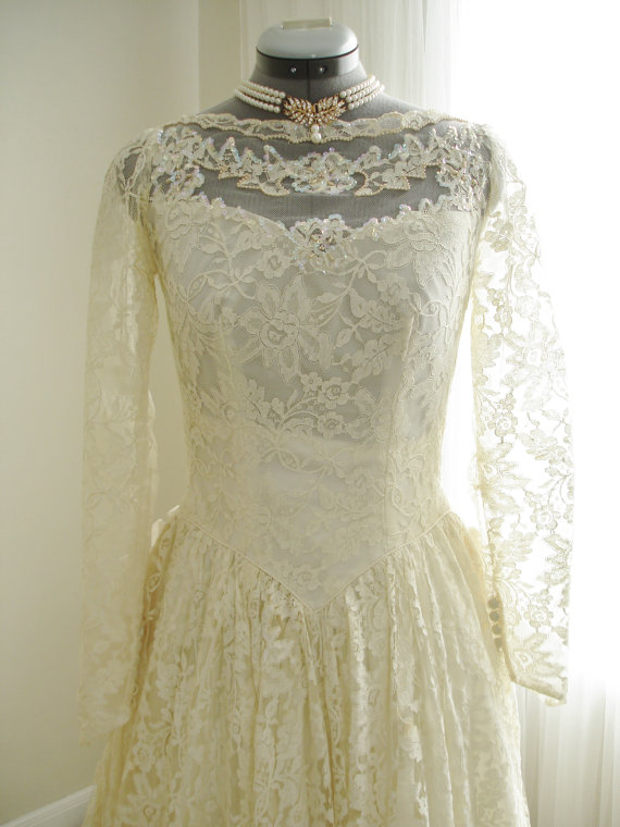 Vintage Wedding Dress Lace And Soft Taffeta Skirt With Swag Hips And ...