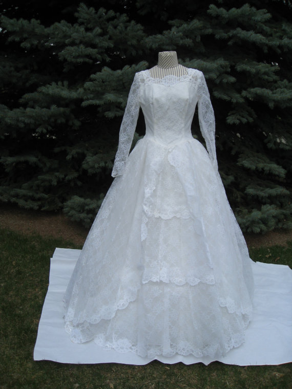1950's-60's White Lace Dropped Waist Full Ballgown/Princess/ Royal ...